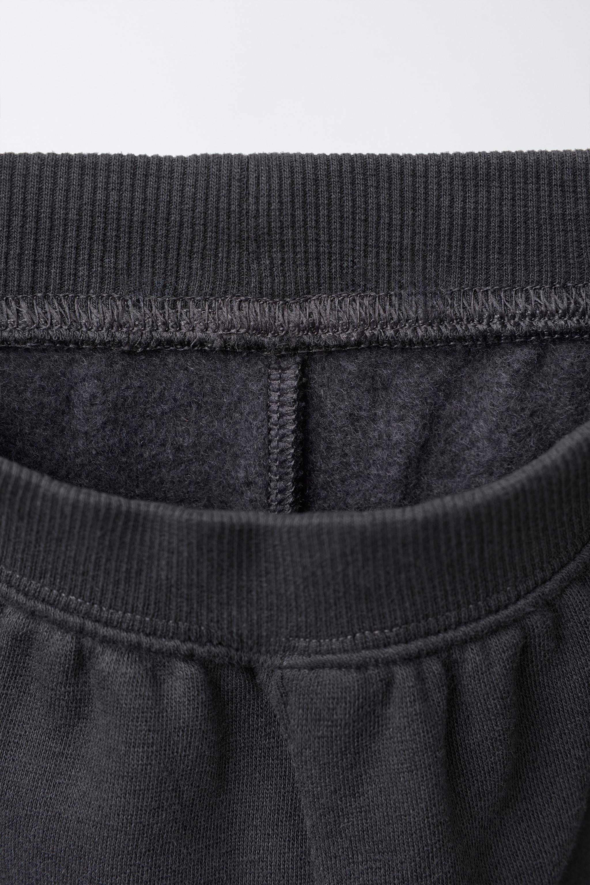 BASIC SWEATSHIRT AND JOGGER PANTS SET